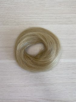 Резинка из волос натуральная из прямых волос - карамельно светло-русый #18